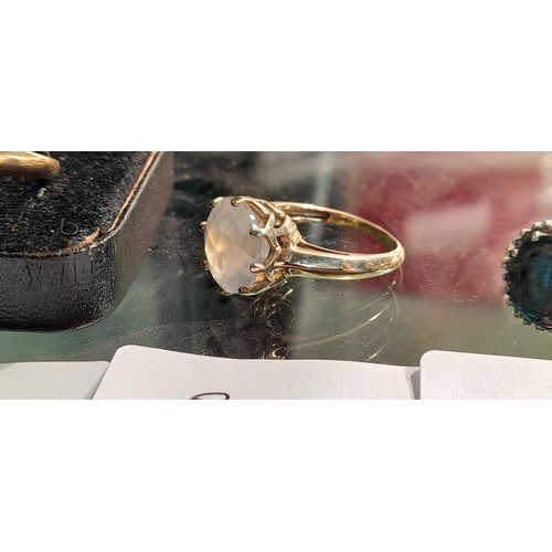 871 - 9ct gold ring