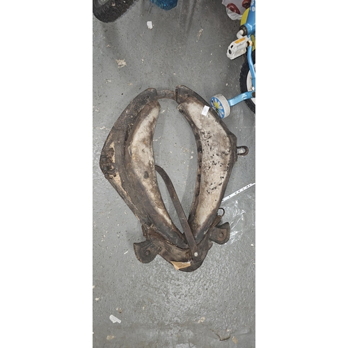 120 - French horse couar