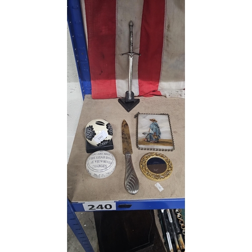 240 - bag 6 collectables