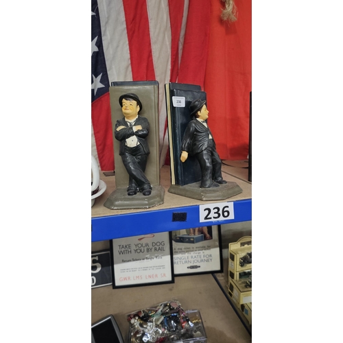 236 - laurel & hardy bookends