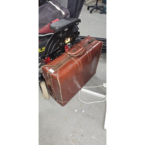 79 - REALLY GOOD QUALITY VINTAGE LEATHER SUITCASE