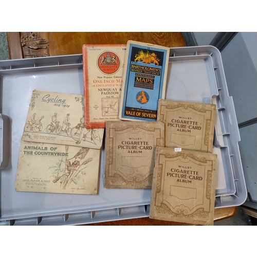 987 - Old maps and cigarette cards albums, full for 90%