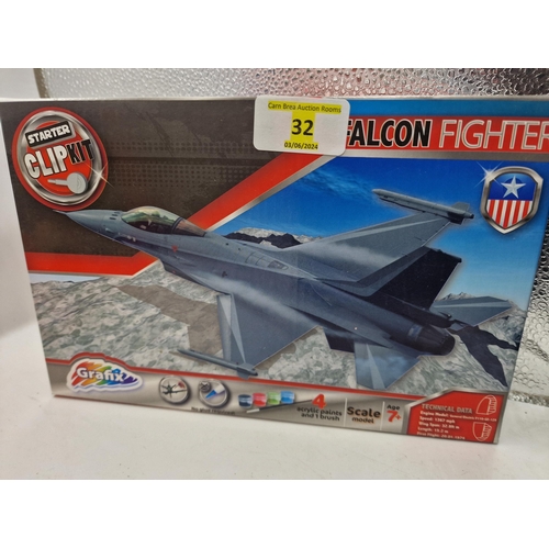 32 - Grafix falcon fighter unstarted