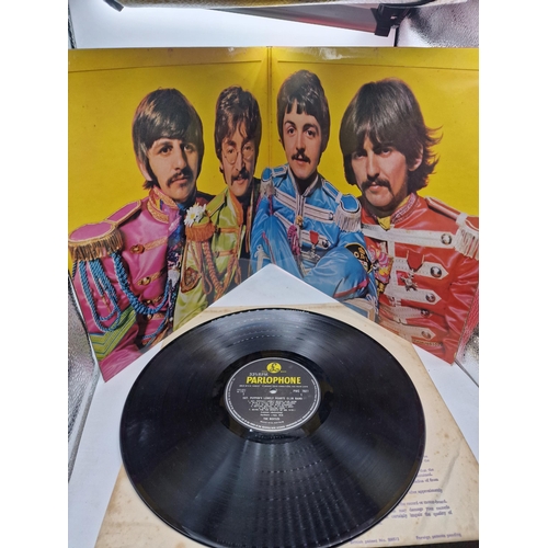 68 - THE BEATLES Sgt Peppers LP UK 1967 1st Press complete with cut outs Insert