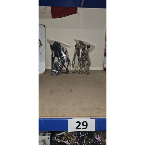 29 - 2 x inpedendance day alien film figures