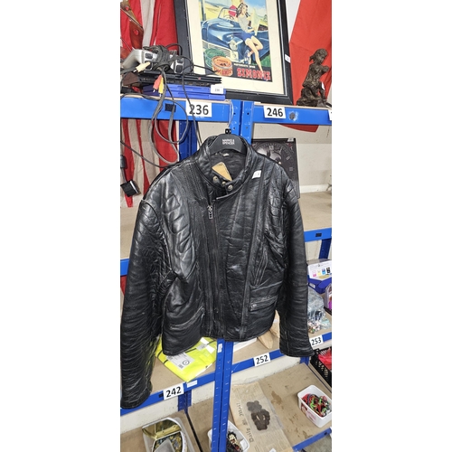 236A - 70's 42 chest leather bikers jacket