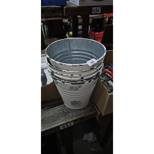 431 - 6 metal buckets