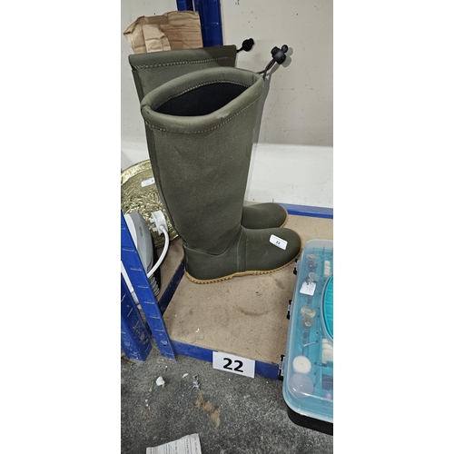 22 - green wellies size large ladies