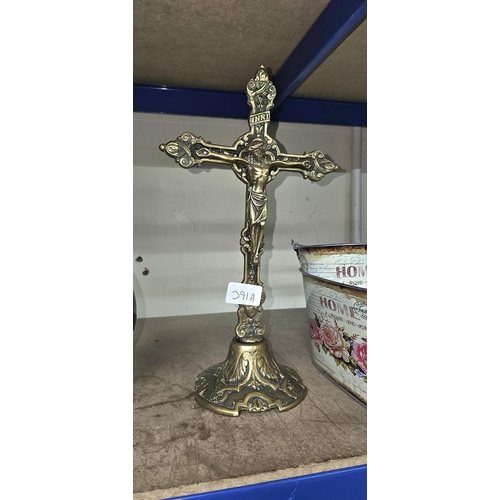 391A - LARGE BRASS CRUCIFIX