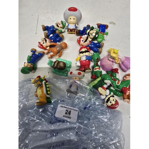 24 - Super Mario figures