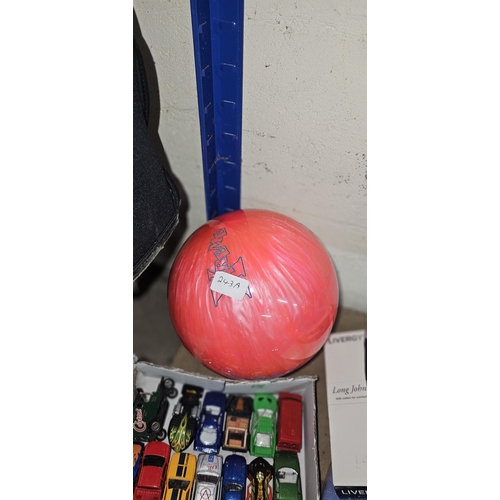 243A - BOWLING BALL WITH NO HOLES - DUCKPIN BALL
