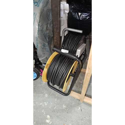 496A - 2 cable reels