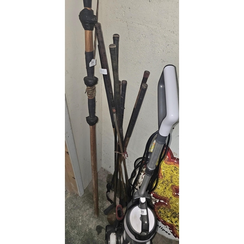 231A - VINTAGE GOLF CLUBS UNABLE TO POST