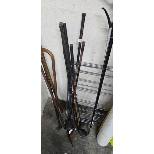 231A - VINTAGE GOLF CLUBS UNABLE TO POST