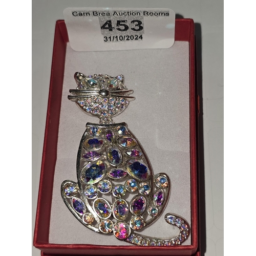 453 - Crystal cat brooch