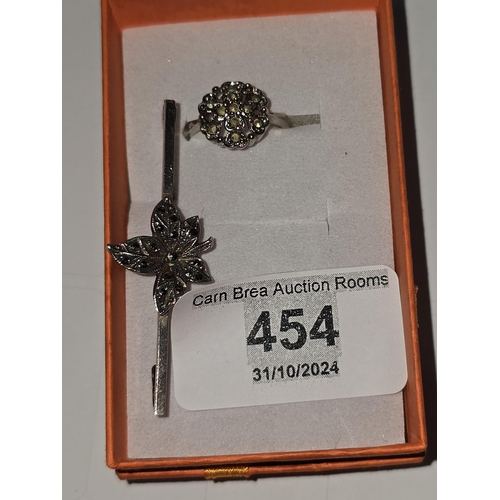 454 - 925 1930s Marcasite brooch & rind size L