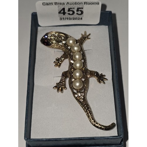 455 - 1950s Lizard brooch pearl crystal