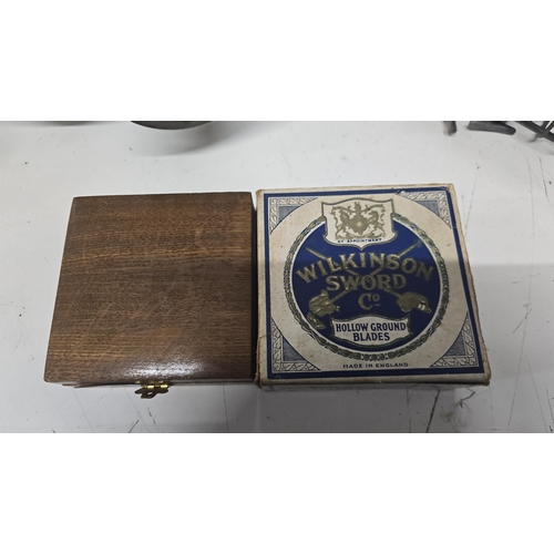 52 - Wilkinson's sword razor no. 121 in original box and outer