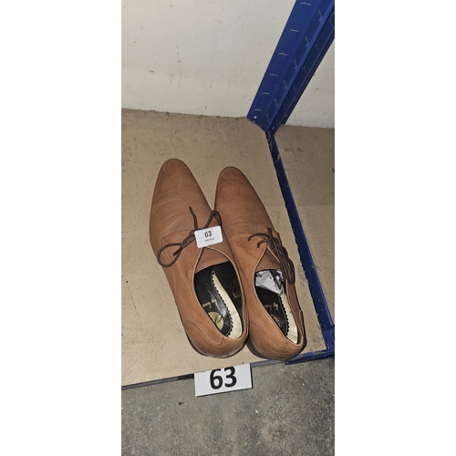 63 - men's size 9 shoes