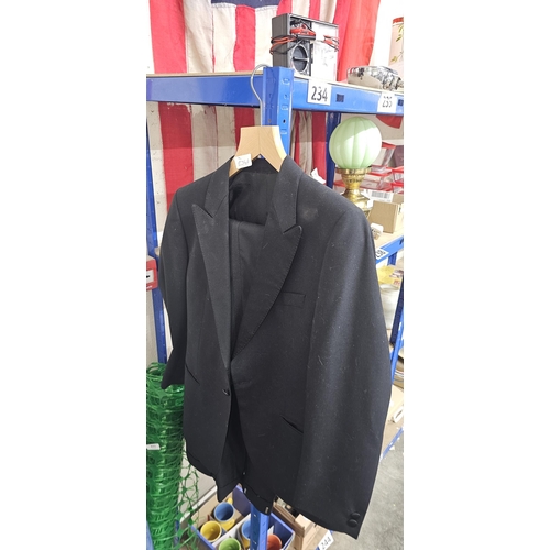 234A - MAN SUIT AS NEW SIZE MEDIUM