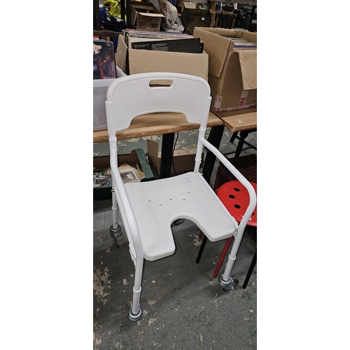 87 - BATH/SHOWER AID CHAIR