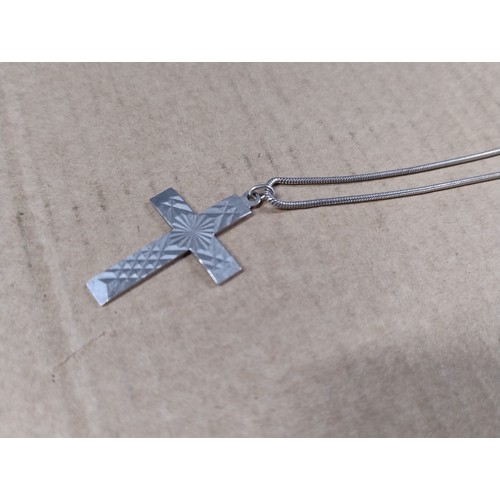 553 - Set of silver chain and silver cross