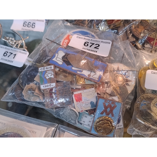 672 - Big bag of vintage badges, a lot of heavy ones