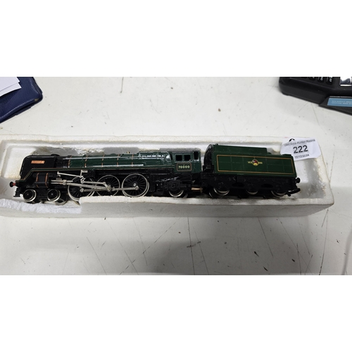 222 - Hornby R063 'Britannia' 70000 Green Locomotive 00 Gauge