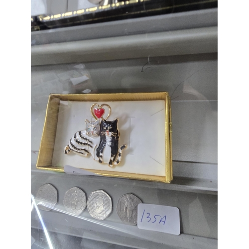 135 - Cat Brooch