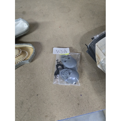 113A - 3 pewter alien faces new figures jewellery