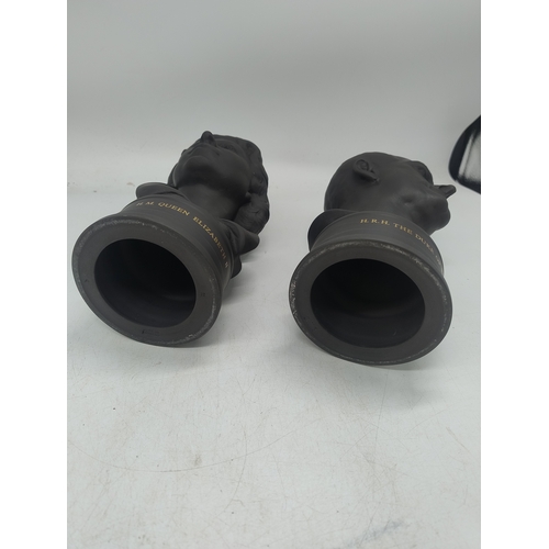 564 - Boxed pair of Wedgewood black basalt busts, celebrating the Royal Silver Wedding 1947-1972, busts of... 