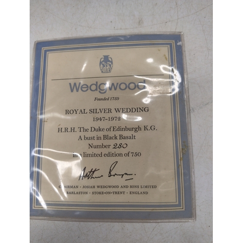 564 - Boxed pair of Wedgewood black basalt busts, celebrating the Royal Silver Wedding 1947-1972, busts of... 