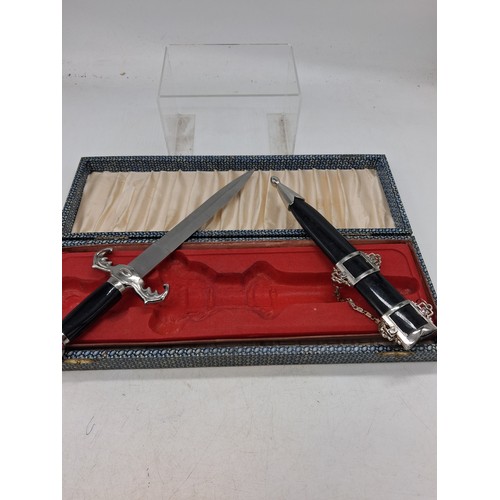 389 - German Reproduction Dagger with scabbard in presentation case