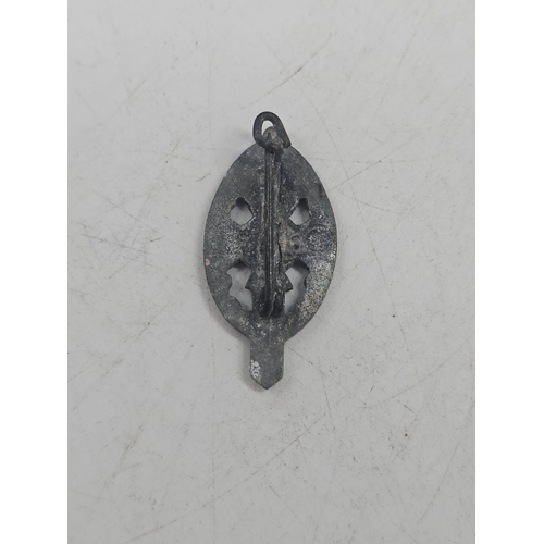 633 - The Third Reich pin badge with Sword and Swastika