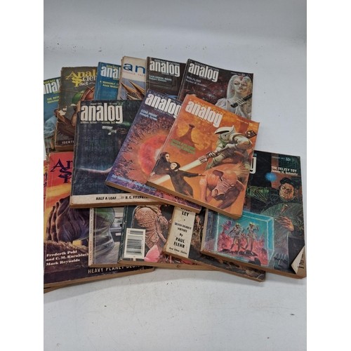 422 - 15 vintage Analog Sci-Fi magazines