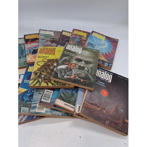 423 - 15 vintage Analog Sci-Fi magazines