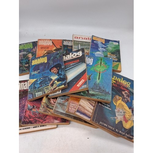 424 - 15 vintage Analog Sci-Fi magazines