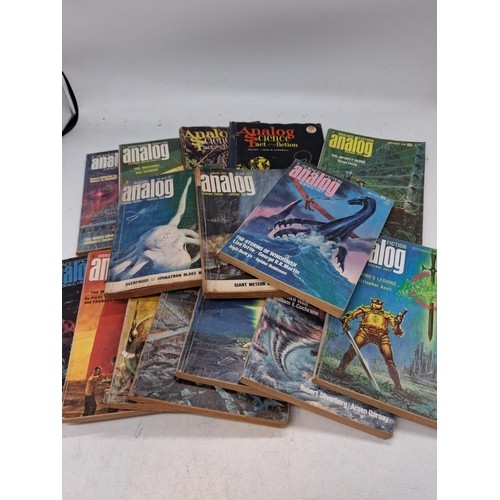 425 - 15 vintage Analog Sci-Fi magazines