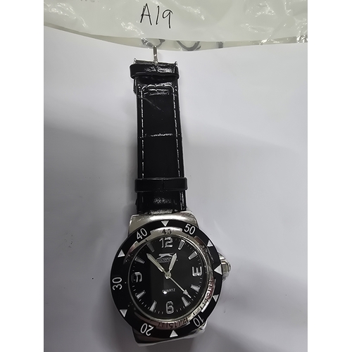 130a - Slazenger Silver Tone Diver Style Quartz Wristwatch gwo