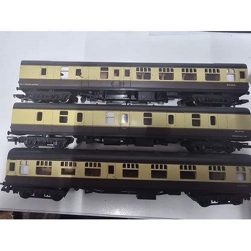 121 - Three Lima OO Gauge British Railways Western Region Passenger Coaches