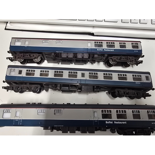 127 - Three Mainline 00-Gauge British Rail Mk1 Passenger Coaches