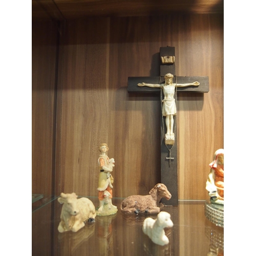 70 - Ecclesiastical themed items including a wooden crucifix approx. length 30cm, vintage print of Jesus ... 