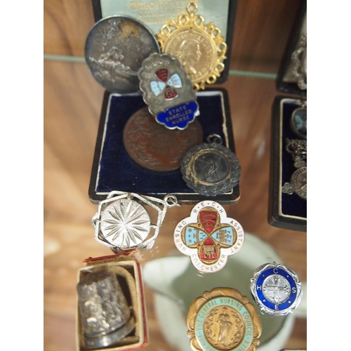 79 - A silver thimble hallmarked Birmingham 1908 stamped 7, maker JS, St Johns Ambulance Association silv... 