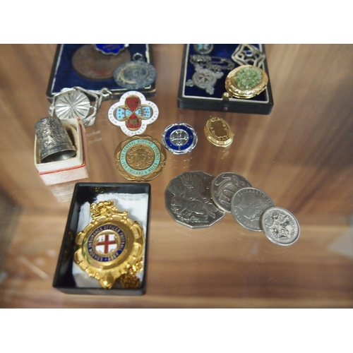 79 - A silver thimble hallmarked Birmingham 1908 stamped 7, maker JS, St Johns Ambulance Association silv... 