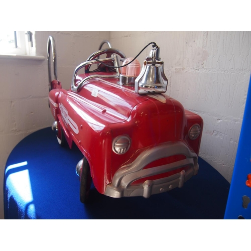 95 - A vintage/retro tin child's sit on fire truck marked fire dept engine no.9