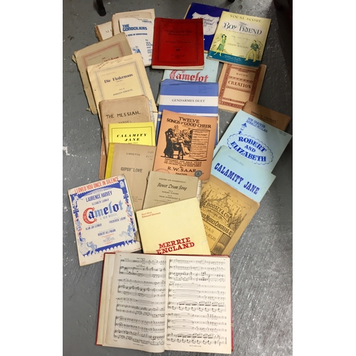 73b - A large quantity of vintage sheet music / vocal musical scores including Bach, Handel etc.