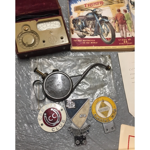 73c - A mixture of Motoring themed items including Motor Club / Caravan vehicle badges, a vintage oil can,... 