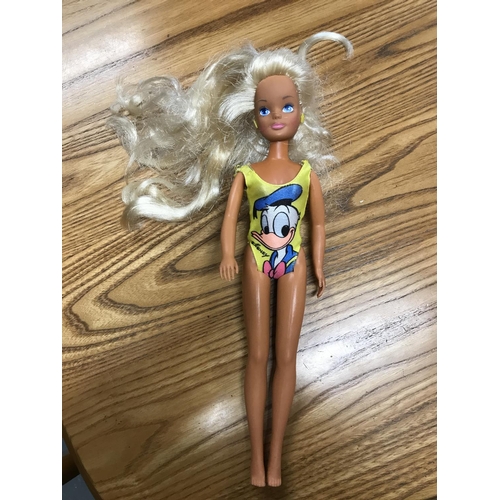 26 - A 1962 Midge Barbie Fashion Queen Doll & 3 Wigs, a boxed Barbie's Little Sister Skipper (red headed)... 