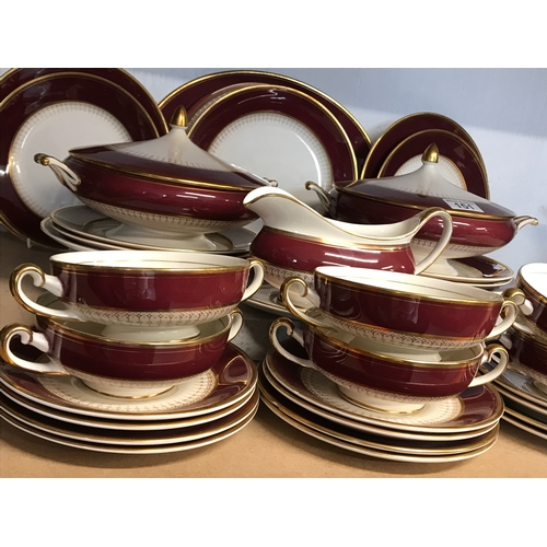 151 - A quantity of vintage Simpsons (Potters) Ltd, plate ware items in maroon with gilt design including ... 