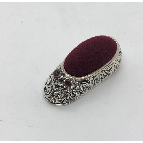 201 - A silver pincushion in the form of a slipper/shoe stamped Sterling 925